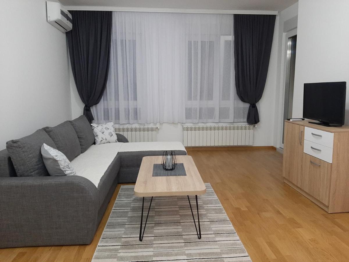Apartman Viaggio Sremska Mitrovica Extérieur photo